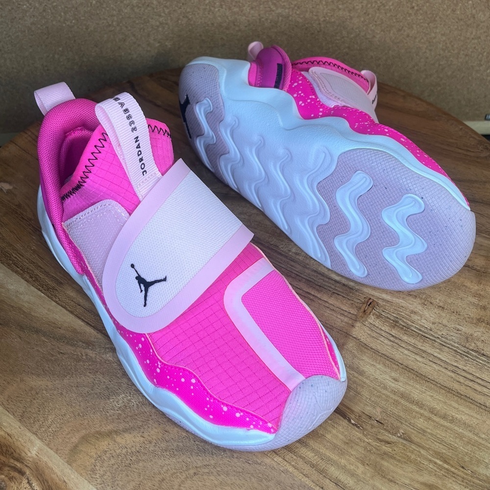 Jordan
23/7
Brand new - Picture 3 of 7